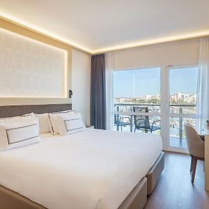 Supreme Room